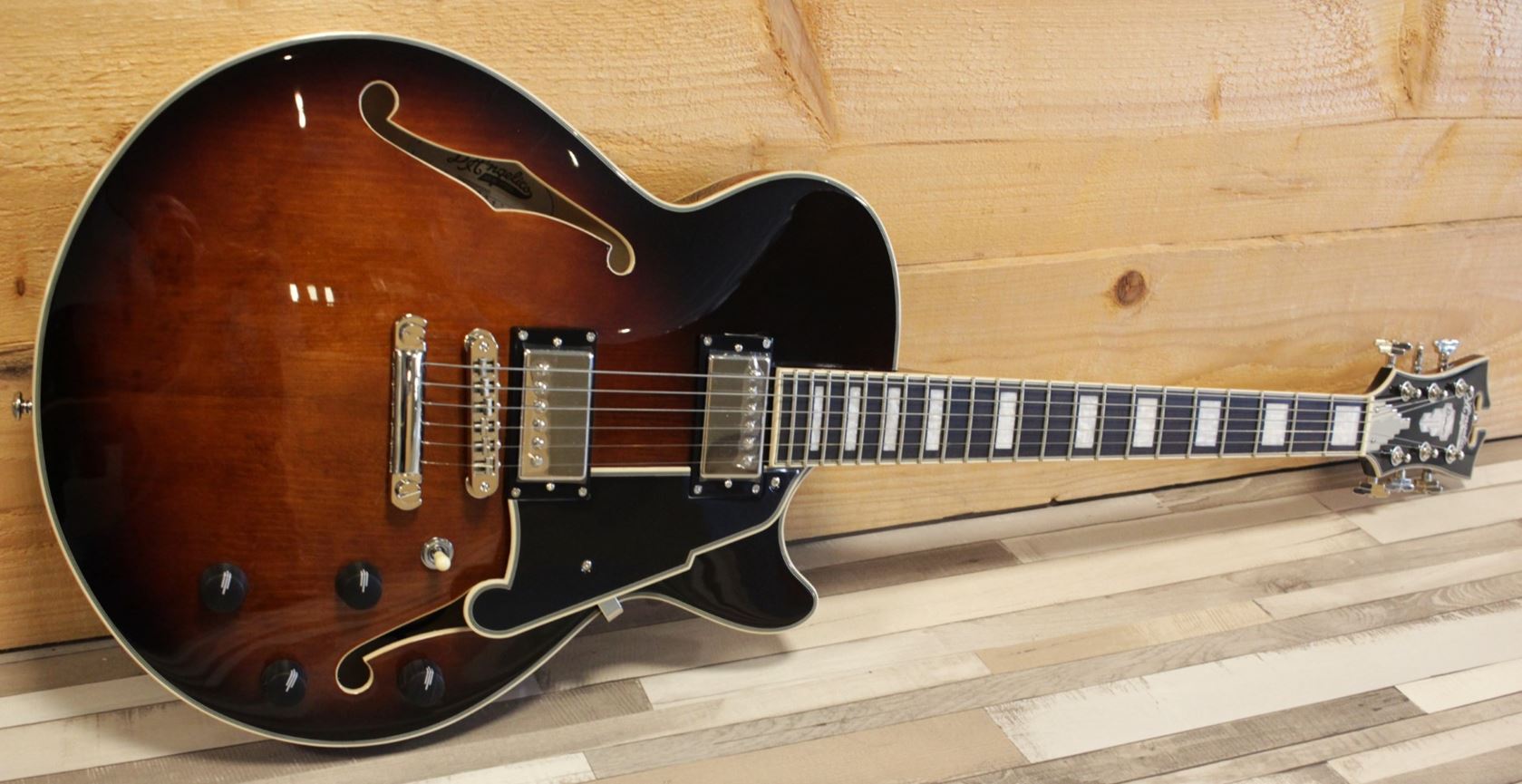 D'Angelico Premier SS Brown Burst Stopbar semi-akoestische gitaar met gigbag